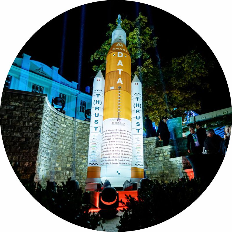 felfújható NASA SLS rakéta reklámballon